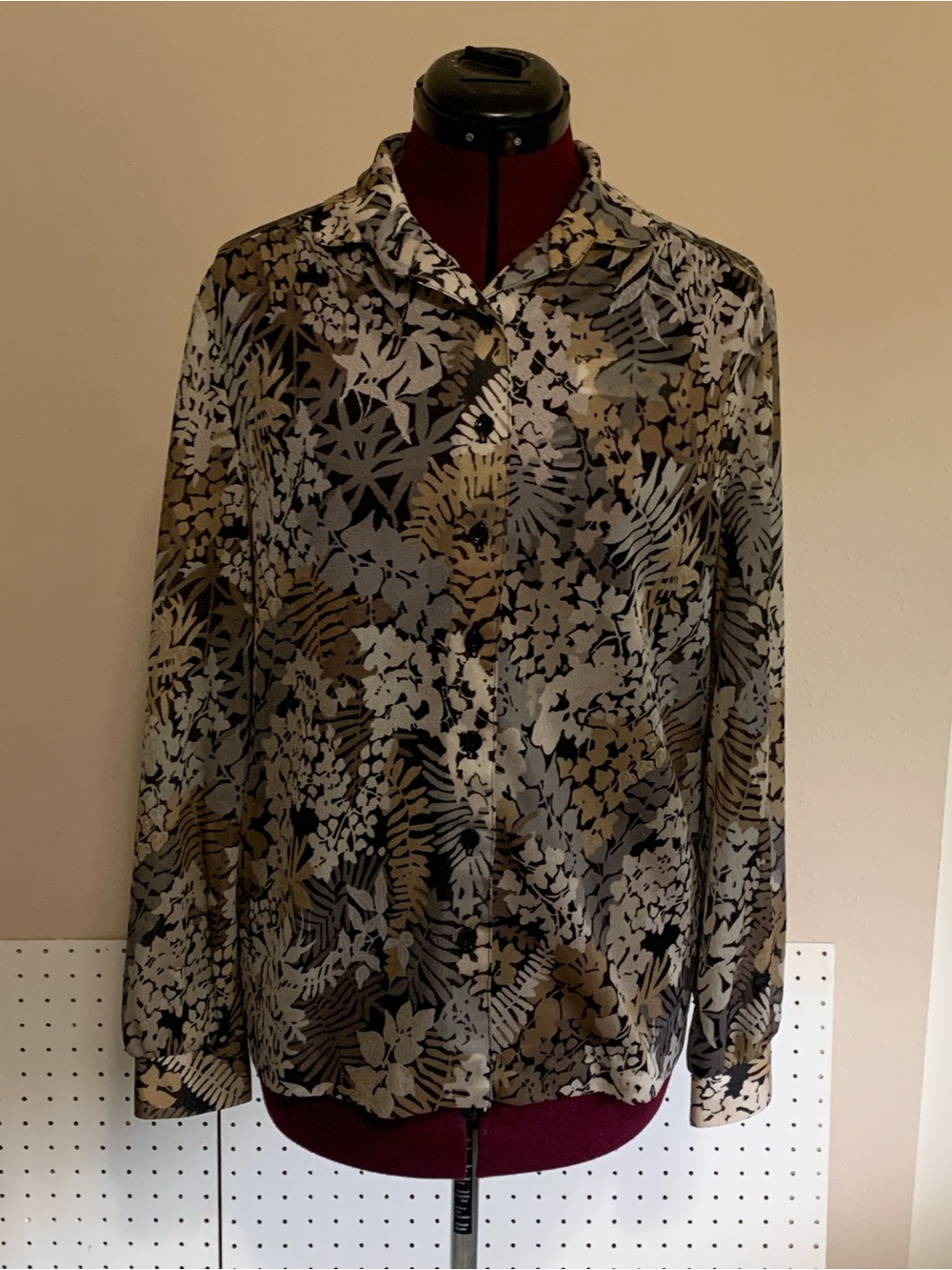 Vintage Womens Floral Button-Up Blouse in Black, Gray & Tan